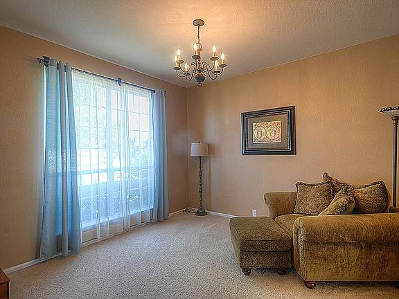 3rd image of 10501 Jaybird Dr
