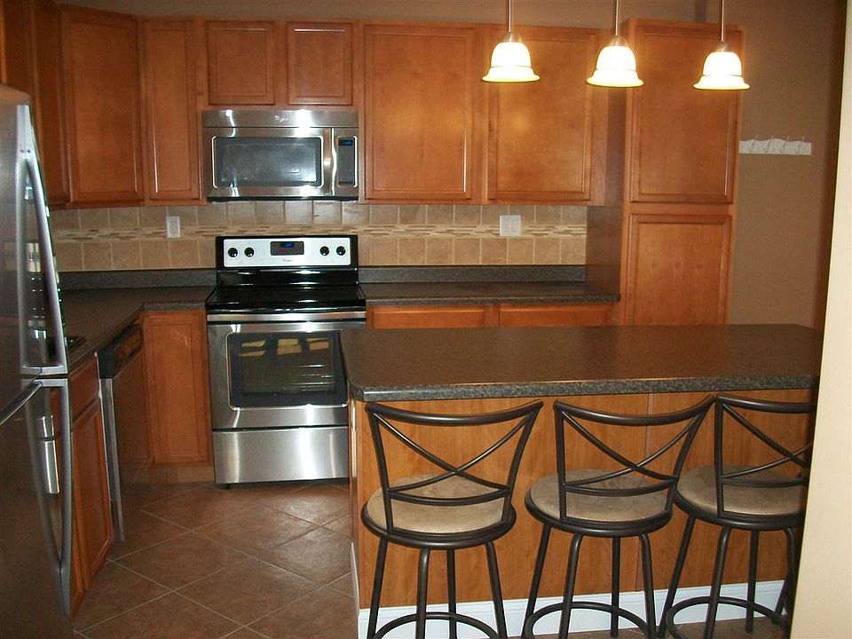 1st image of 404 1/2 E 4th St