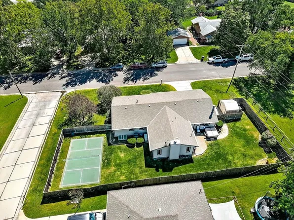 6124 Clarendon St, Wichita, KS 67220