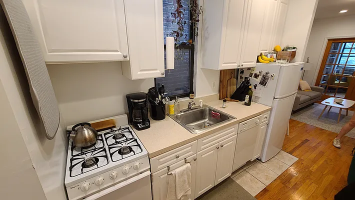 Rented by Aryeh Realty | media 9