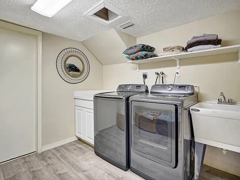 290 E Fern Dr — Photo 26