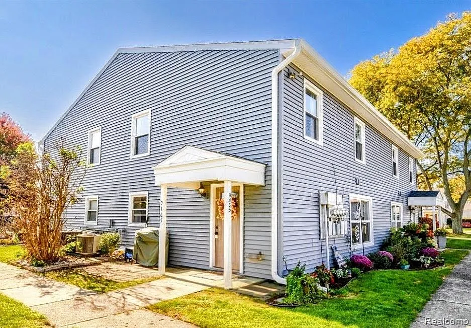 9465 Parkwood N photo 1