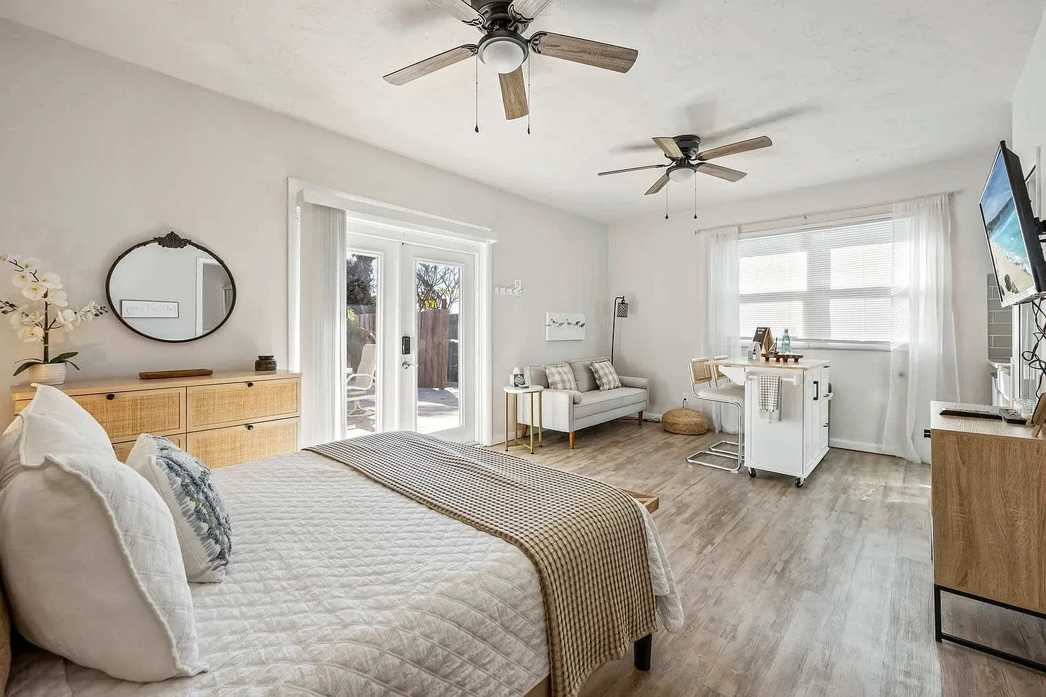 Studio, 1.0 bath, 592 sqft, $2,433 — Photo 3