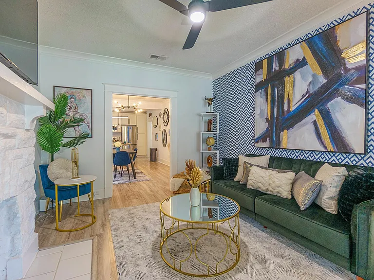 1054 Meda St — Photo 3