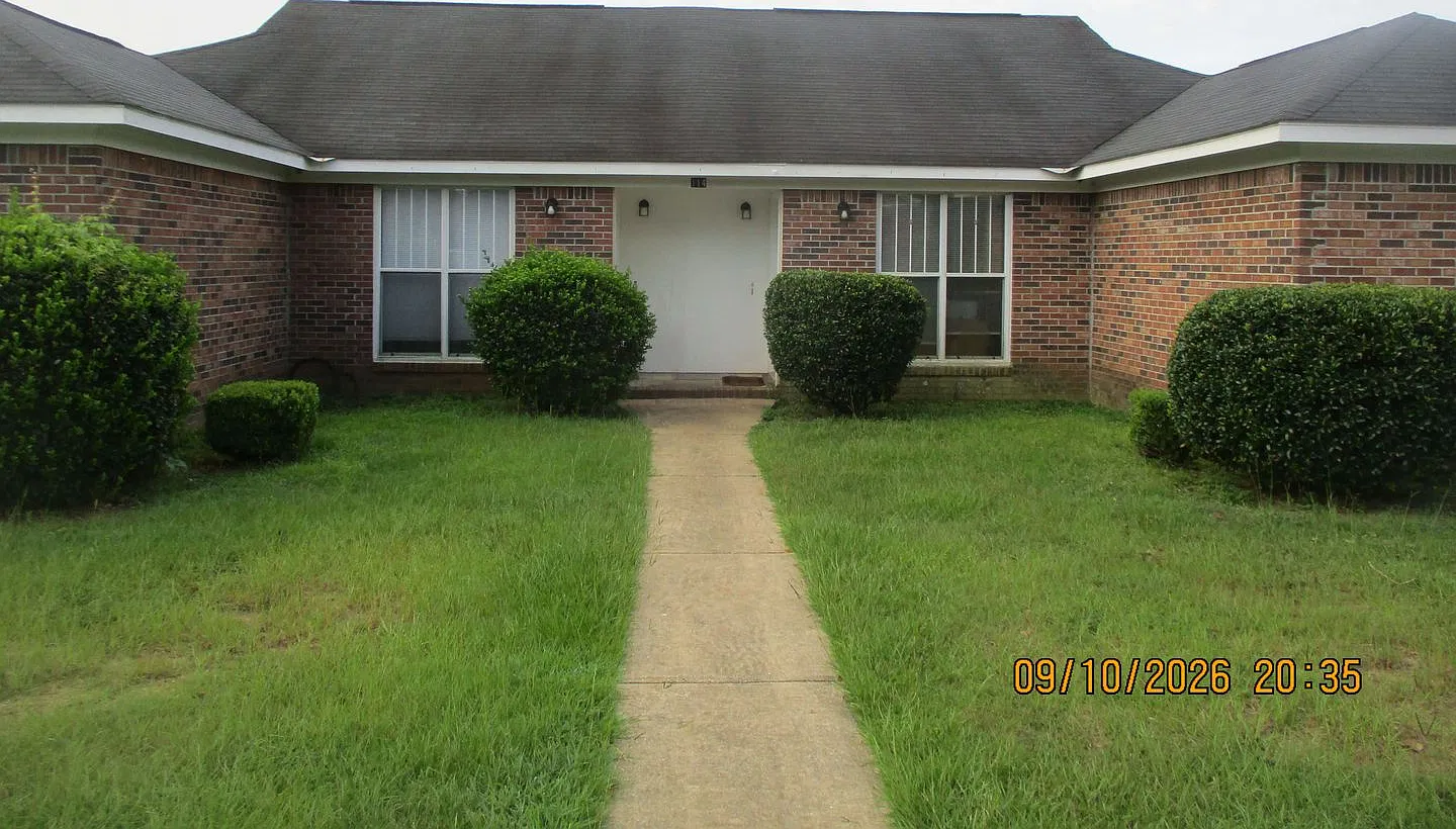 Augusta Ct, 114-A — Photo 1
