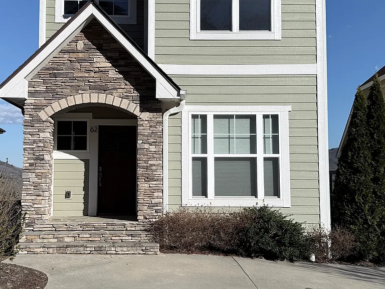 62 Tudor Way — Photo 5