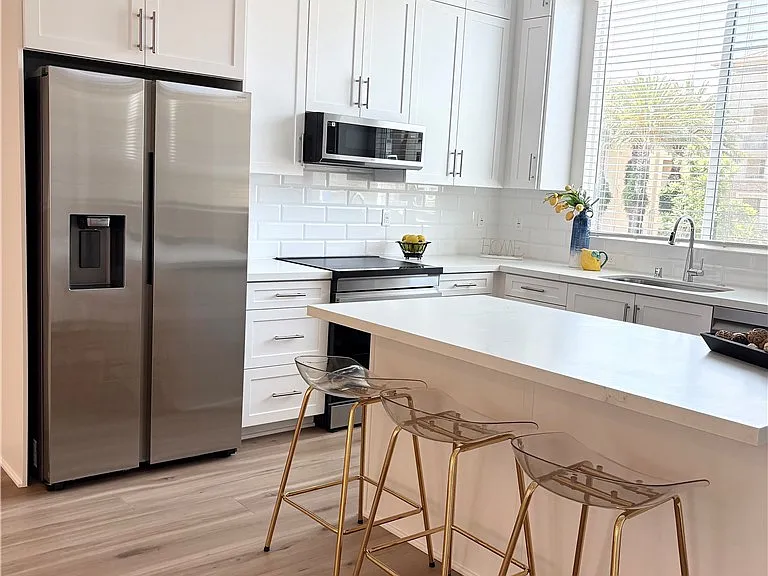 7268 Ellington Dr — Photo 3