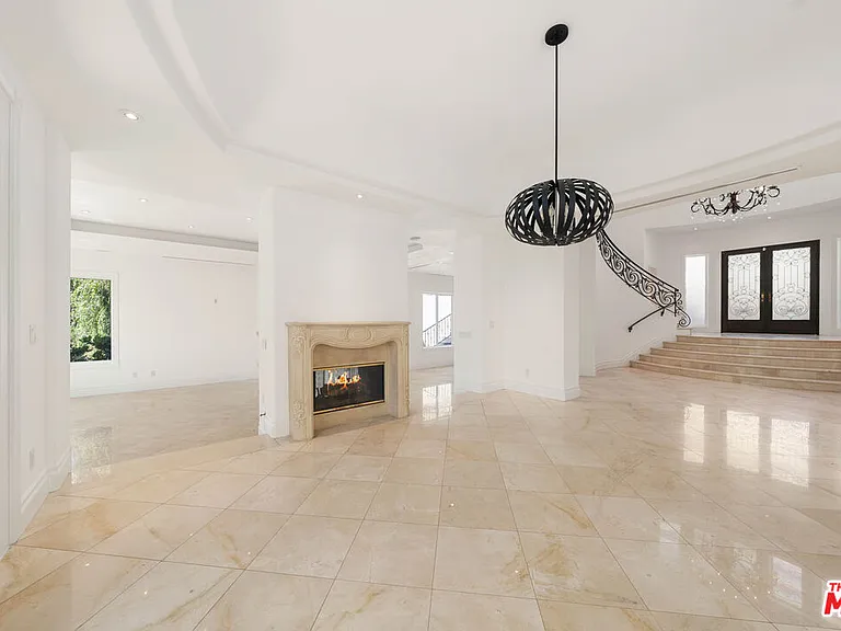 1425 N Tigertail Rd — Photo 7