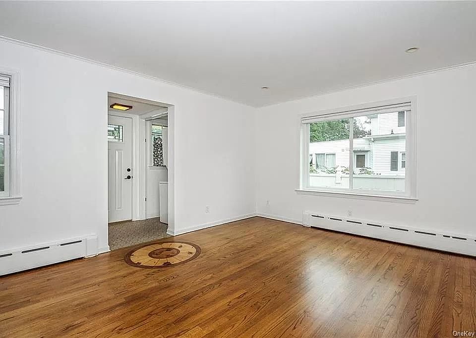 Living Room (Level 1)