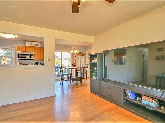 5th image of 205 Applewood Ln