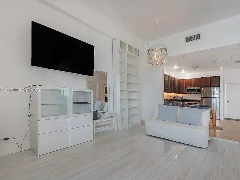 2301 Collins Ave #1629 — Photo 9