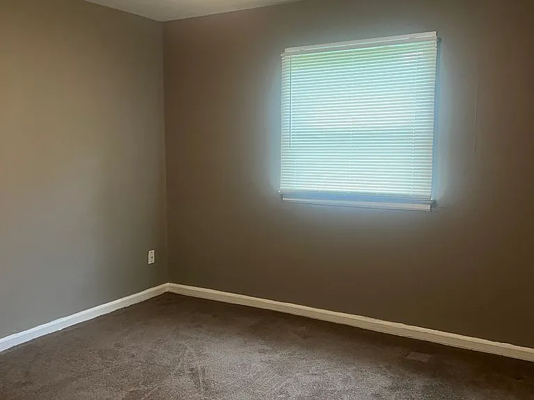 6154 Commodore Dr — Photo 10