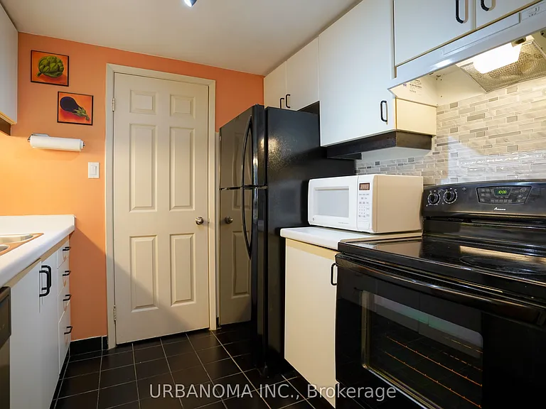 717 Bay St #409 — Photo 1