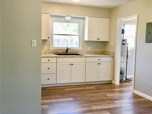 5th image of 130 Lynnhaven Dr