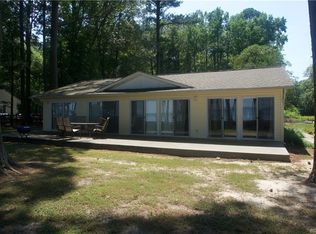 99 Waterview Dr, Hague, VA 22469