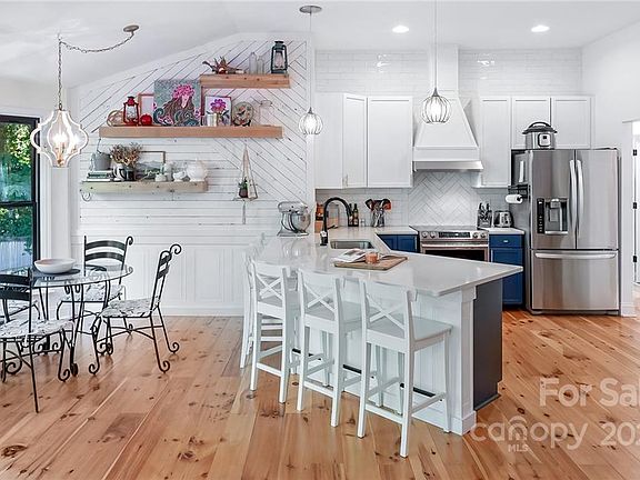 3rd image of 21317 Cornelius St