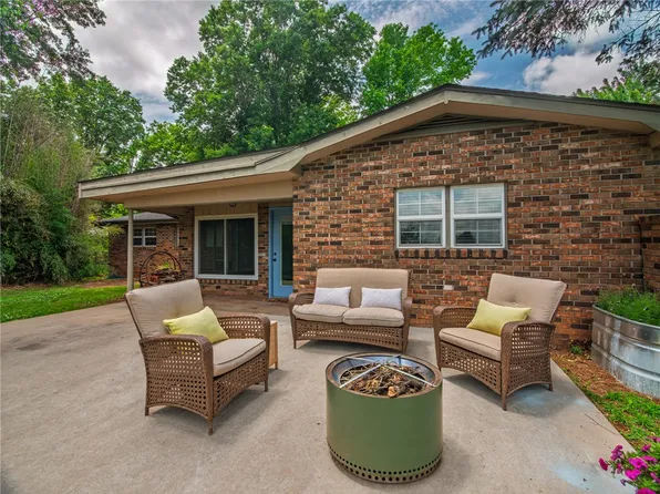 2634 N Old Wire Rd, Fayetteville, AR 72703