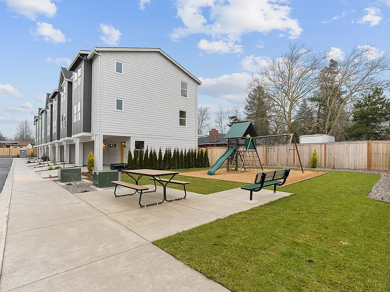 15093 SE Division St — Photo 11