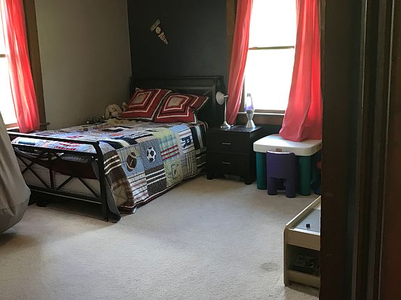 Upstairs bedroom 1