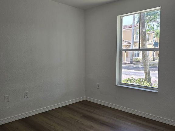 5th image of 3194 SW 128th Ter #143