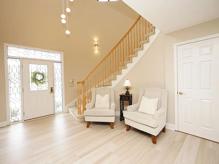 1534 Glenlake Cir — Photo 7
