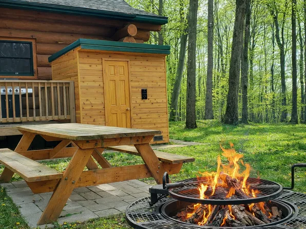 274 N Pioneer Rd #V, Beulah, MI 49617