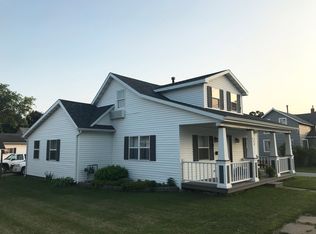 512 E 3rd St, Vinton, IA 52349