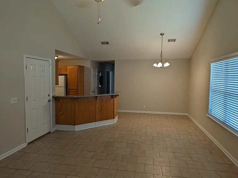 155 Drew Cir — Photo 3