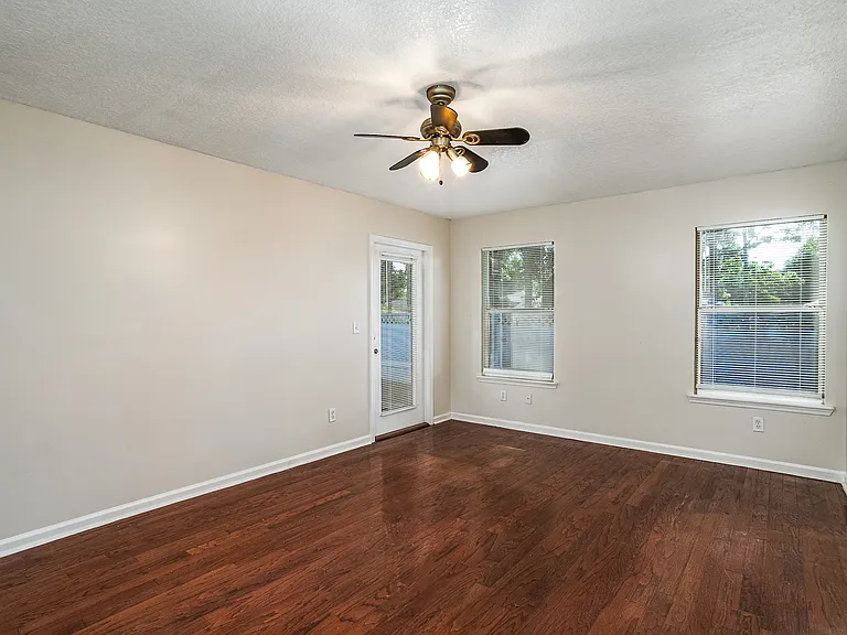 11046 Campus Heights Ln — Photo 17