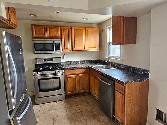 2nd image of 1752 Lyman Pl NE