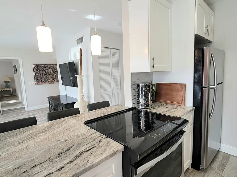 115 SW 1st Ave #10 — Photo 4