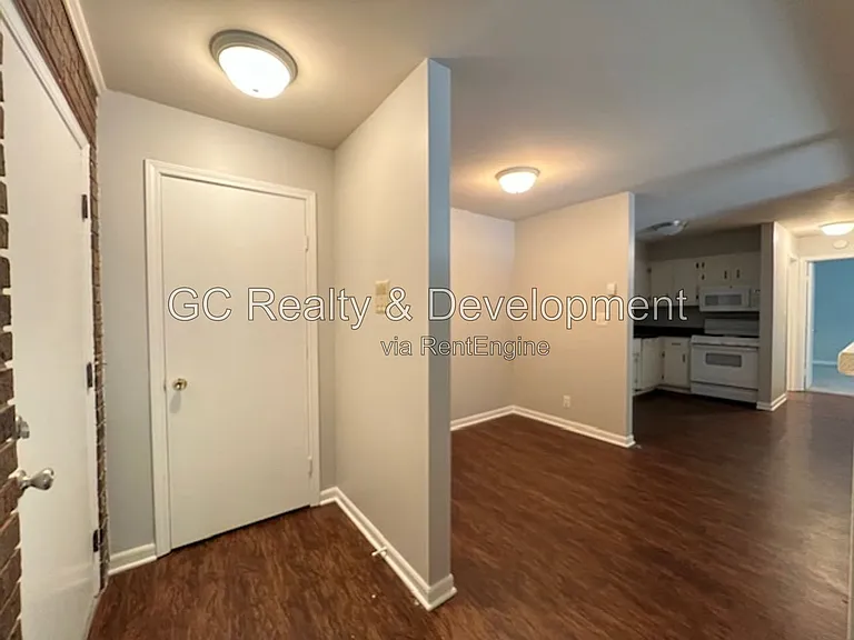 20 Simpson St #E — Photo 3