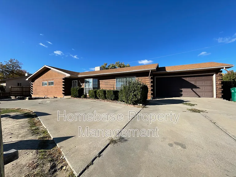 2600 Cliffside Dr — Photo 2
