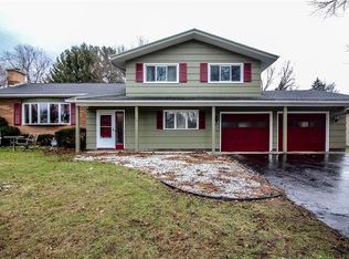 174 Harwood Cir, Rochester, NY 14625