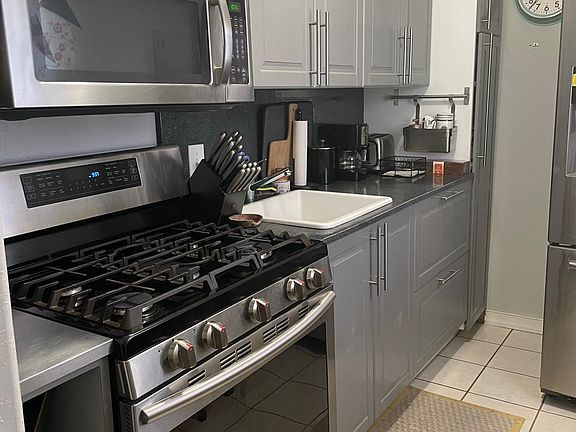 5th image of 412 S Heliotrope Ave