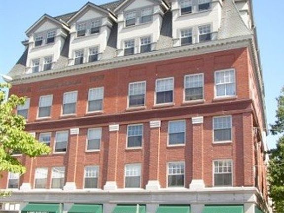 2nd image of 100 Washington St #Townhouse 4