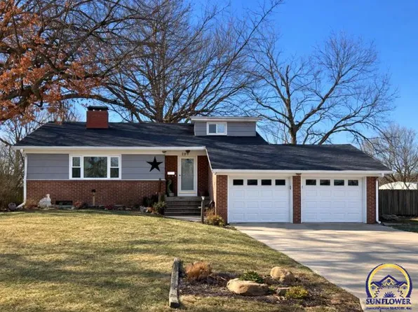 209 Cherokee Ave, Hiawatha, KS 66434