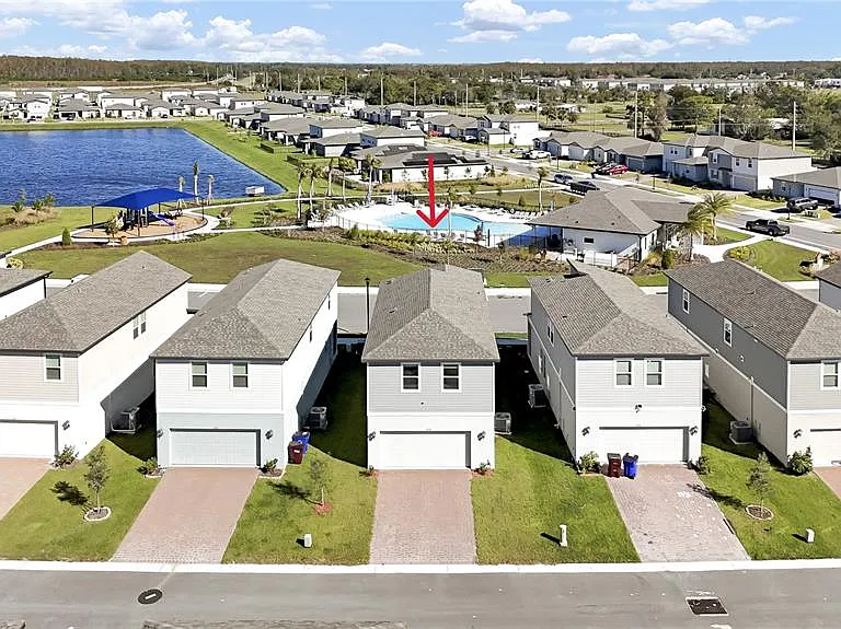 4704 Homestead Trl — Photo 32