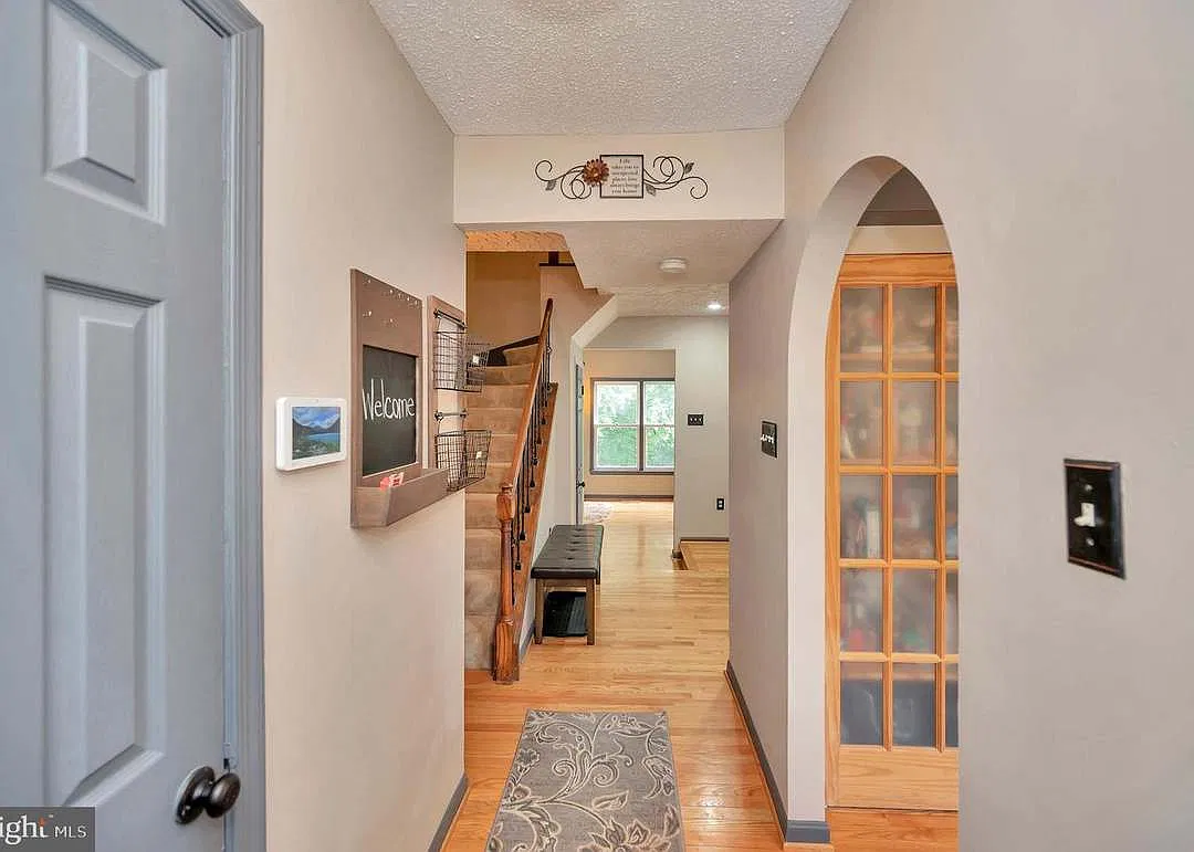 3 bed, 2077 sqft, $2,499 — Photo 2