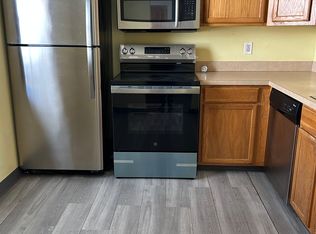 18 Bradley Cir, Enfield, CT 06082