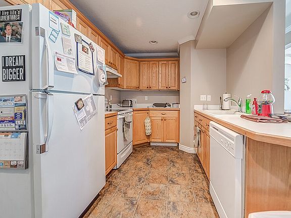 4th image of 1547 N Riverside Ave #53