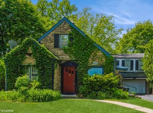 665 Highview Ter, Lake Forest, IL 60045