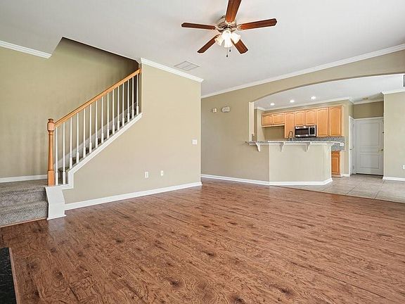 5th image of 412 Middlebrooke St