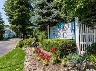 7 Merrimack Rd, Smithtown, NY 11787