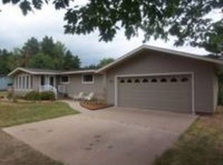 511 Woodvale Dr, Marquette, MI 49855