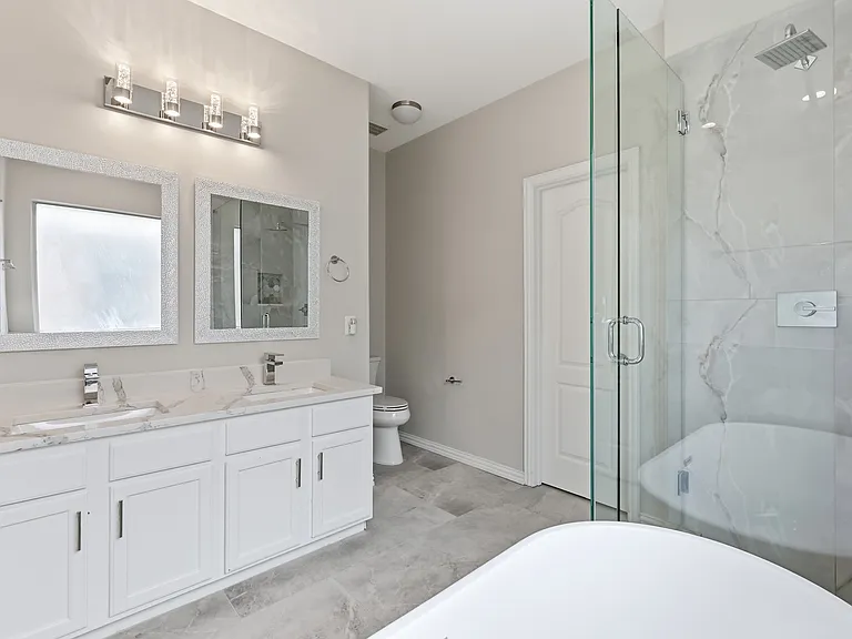 14710 Crystal Lake Dr — Photo 4