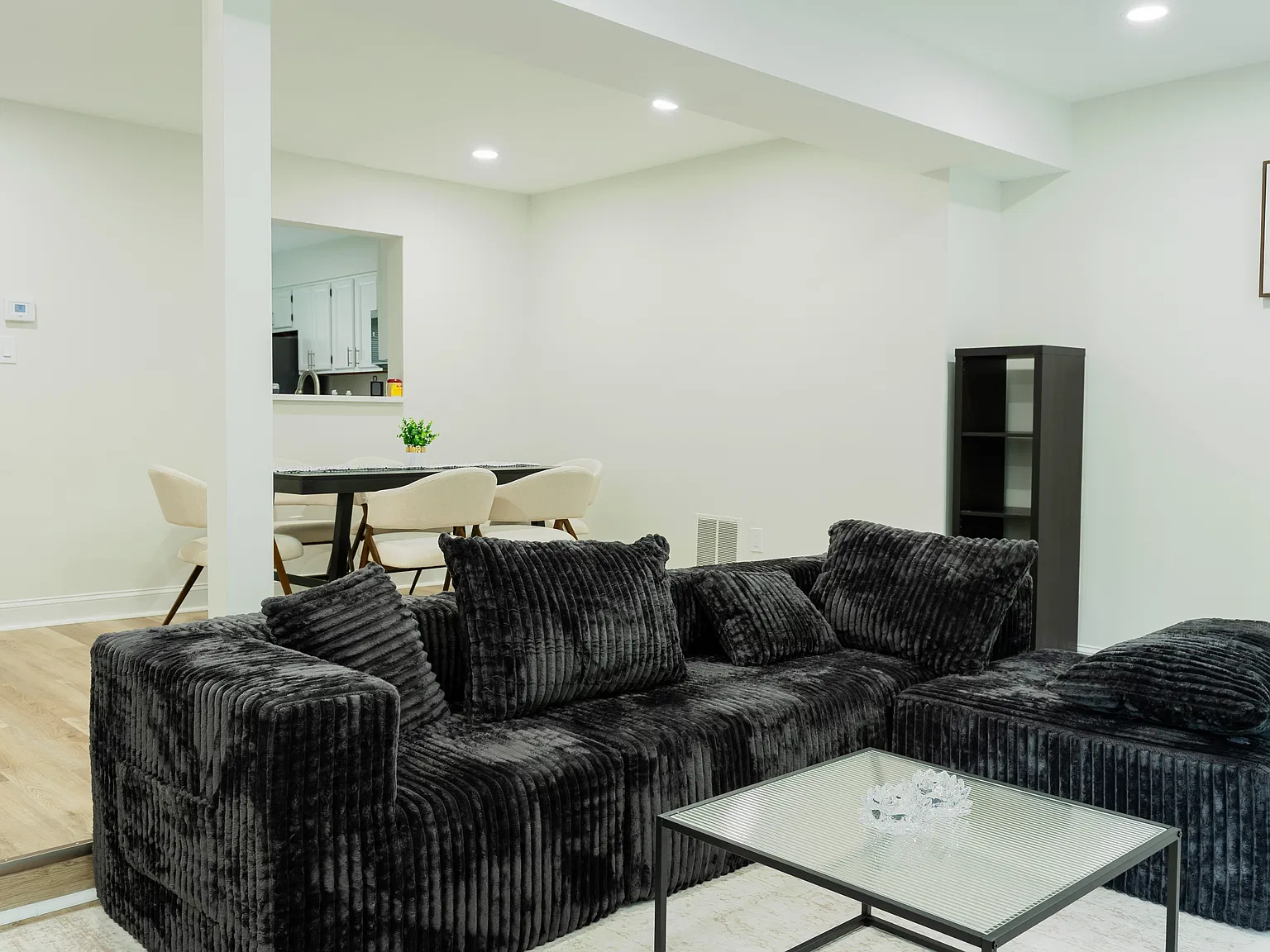 3 bed, 2.5 bath, 2102 sqft, $3,100 — Photo 2