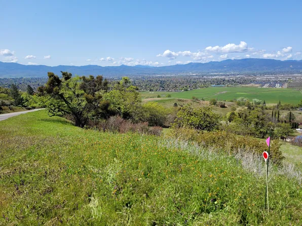 3635 High Prairie Dr, Medford, OR 97504