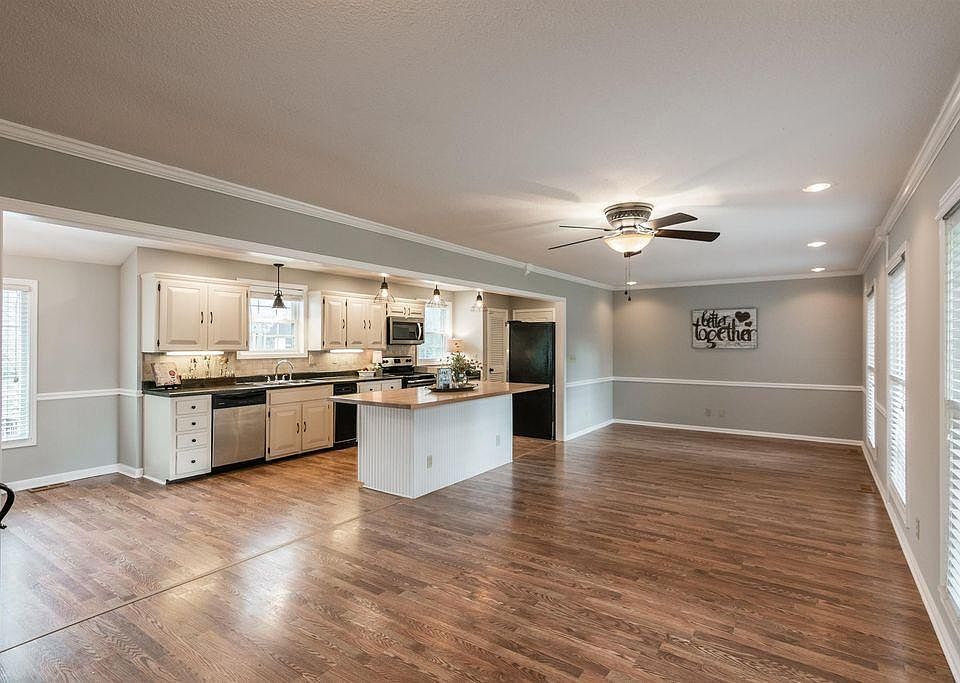 1st image of 1027 Hickory Harbor Dr