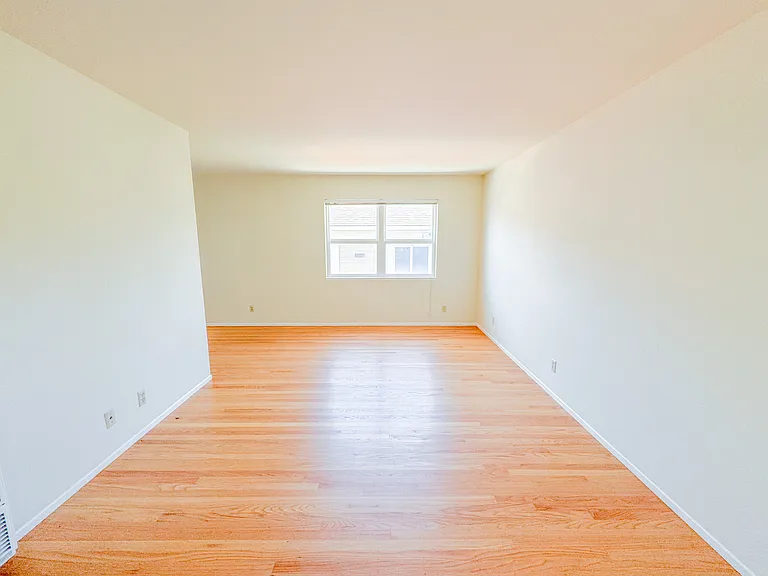 468 Acacia Ave — Photo 9